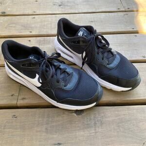 Nike Air Max SC in black and white size 10.5